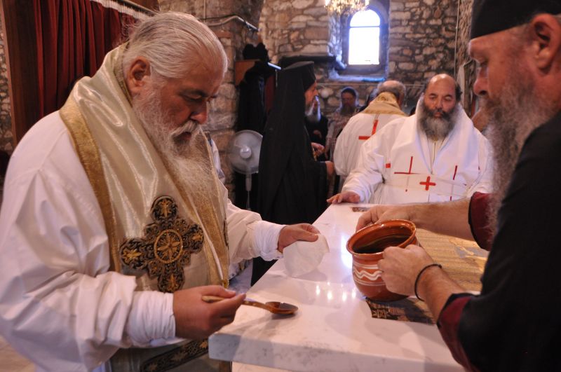 Ἐγκαίνια τοῦ Ἱεροῦ Ναοῦ τῆς Παναγίας Πετρούσης καί χειροτονία Πρεσβυτέρου